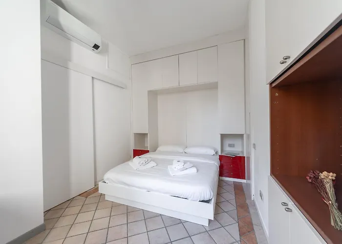 Sunny With Terrace In Center By Rentopolis *