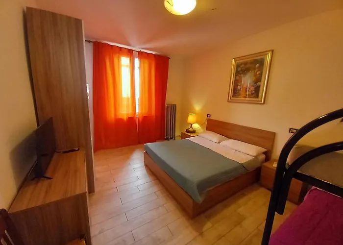 3 Station Free Parking * Milánó