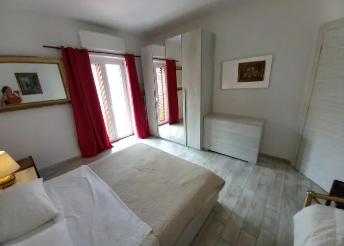 3 Station Free Parking *