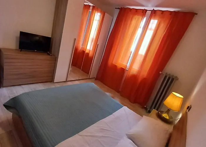 3 Station Free Parking * Milánó