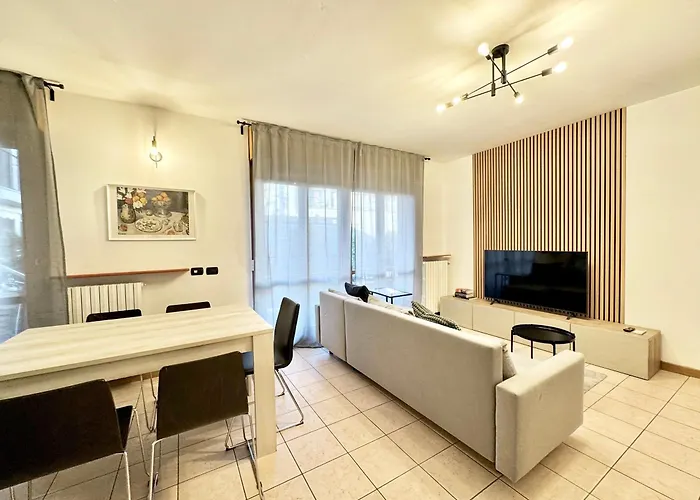 Spacious 2-bedroom With Large Terrace Apartman