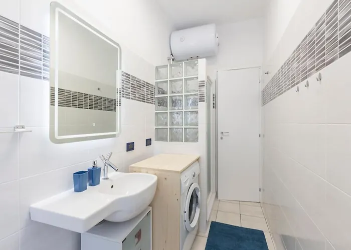 Cozy In Front Of Naviglio Grande *