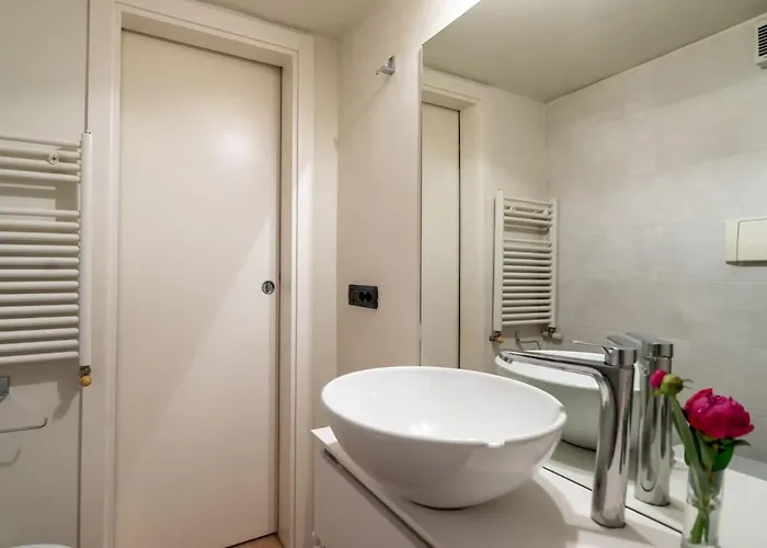 A 400m Dalla Metro Con Wifi Piu Parcheggio Privato Bici