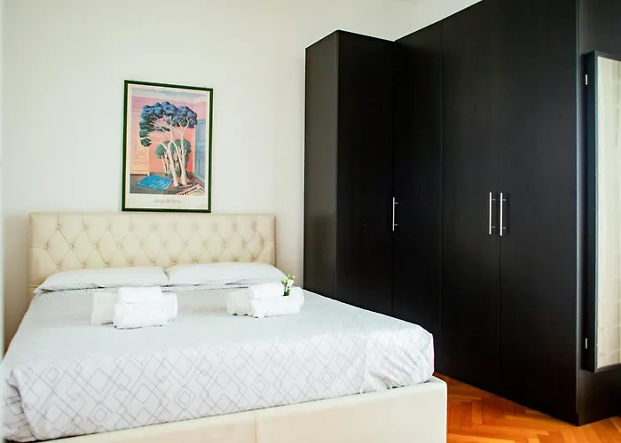 Апартаменты Experience From A Penthouse 5 Minutes From The Duomo