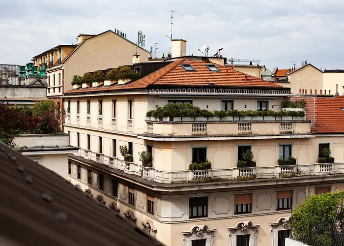Апартаменты Experience From A Penthouse 5 Minutes From The Duomo Милан