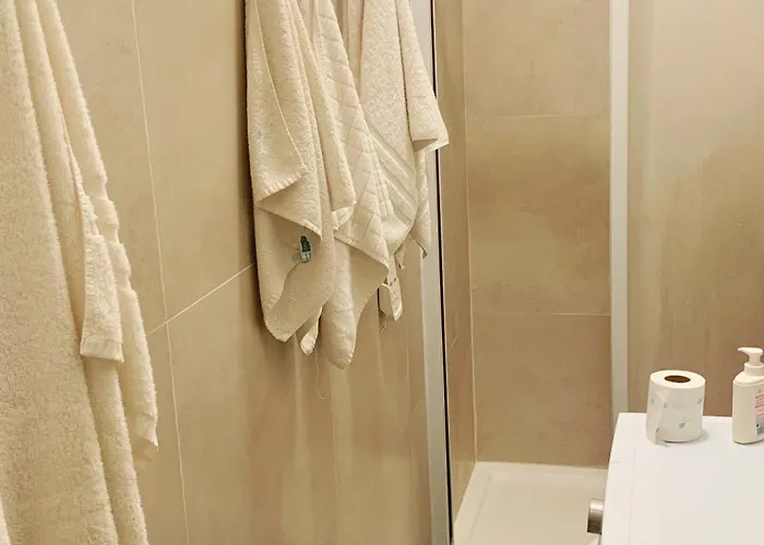 Quiet & Relaxing Place - 1 Min To Metro - Later Check-in After At 19 - Lgbt Friendly - Private & Shared - Ideal For Women - No People Do Not Respect The Time - No People Do Not For Sleep Before Midnight 24