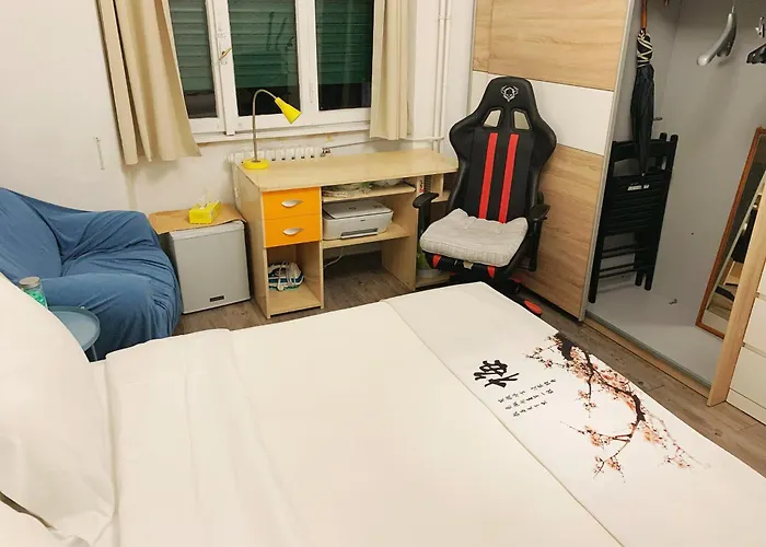 Alloggio in famiglia Quiet & Relaxing Place - 1 Min To Metro - Later Check-in After At 19 - Lgbt Friendly - Private & Shared - Ideal For Women - No People Do Not Respect The Time - No People Do Not For Sleep Before Midnight 24 Milano