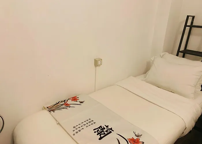 Quiet & Relaxing Place - 1 Min To Metro - Later Check-in After At 19 - Lgbt Friendly - Private & Shared - Ideal For Women - No People Do Not Respect The Time - No People Do Not For Sleep Before Midnight 24