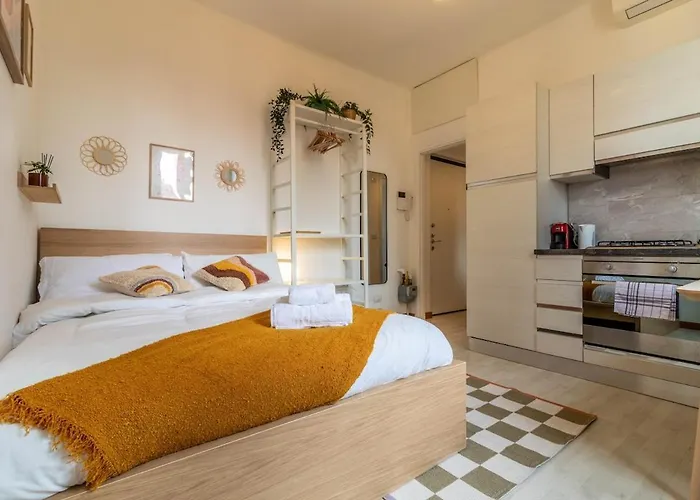 Unicredit And Bosco Verticale - Little House * Milano