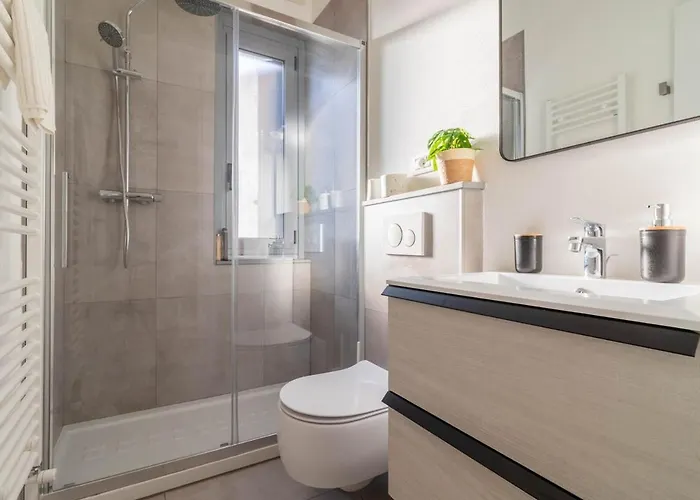 Unicredit And Bosco Verticale - Little House Milano