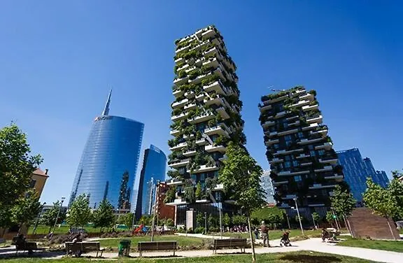 Unicredit And Bosco Verticale - Little House * Milán