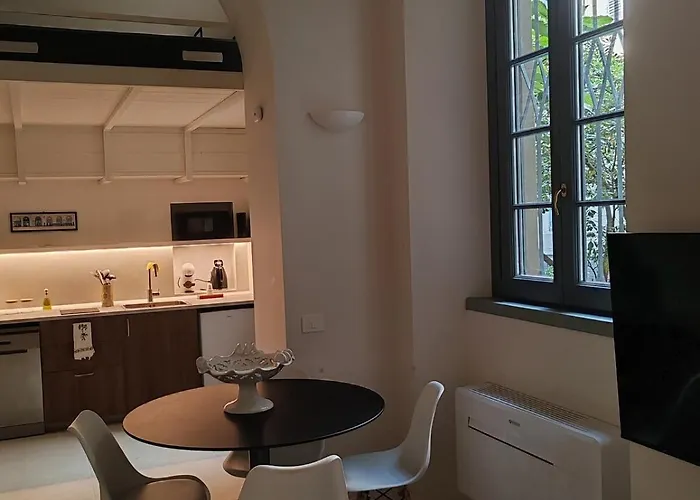 Apartment Secret Courtyard Milan