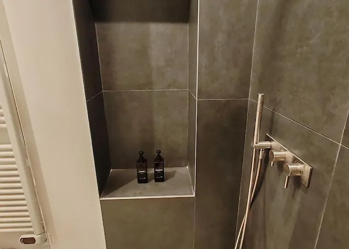 Secret Courtyard Apartment *