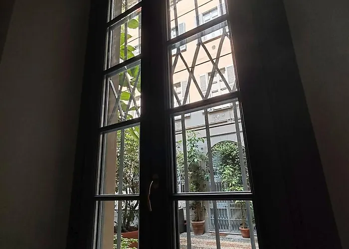 Secret Courtyard Apartment Milan
