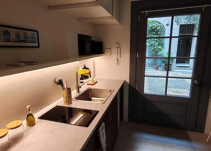 Apartment Secret Courtyard *