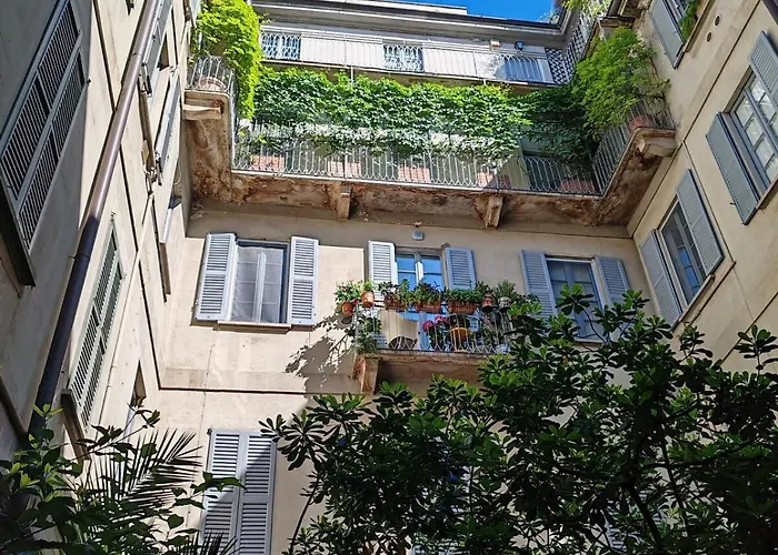 Secret Courtyard Apartment Milan