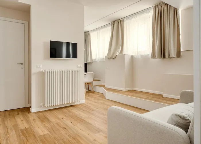 Hostmate - - Imperia's Warm - Romolo Iulm Milán