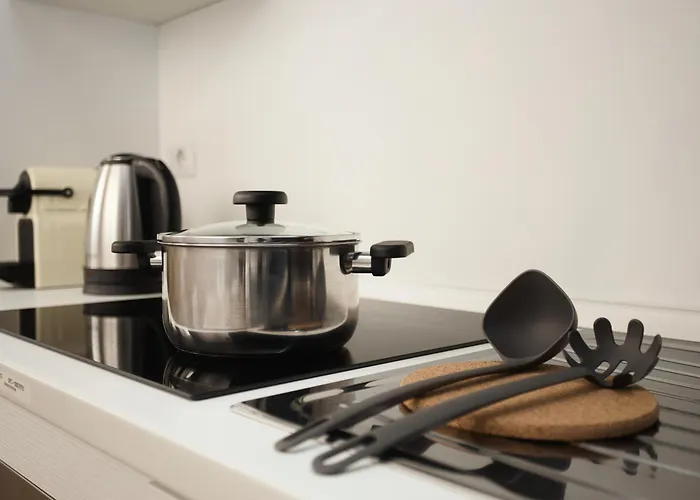 Hostmate - - Imperia's Warm - Romolo Iulm * Milán