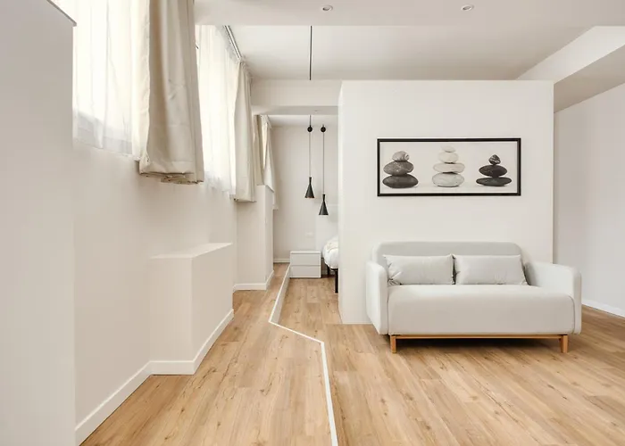 Hostmate - - Imperia's Warm - Romolo Iulm Milán