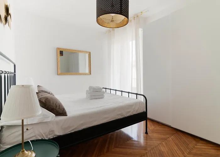 Guesthost - M1 Pasteur With Balcony *