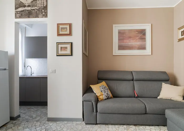 Guesthost - M1 Pasteur With Balcony Milan