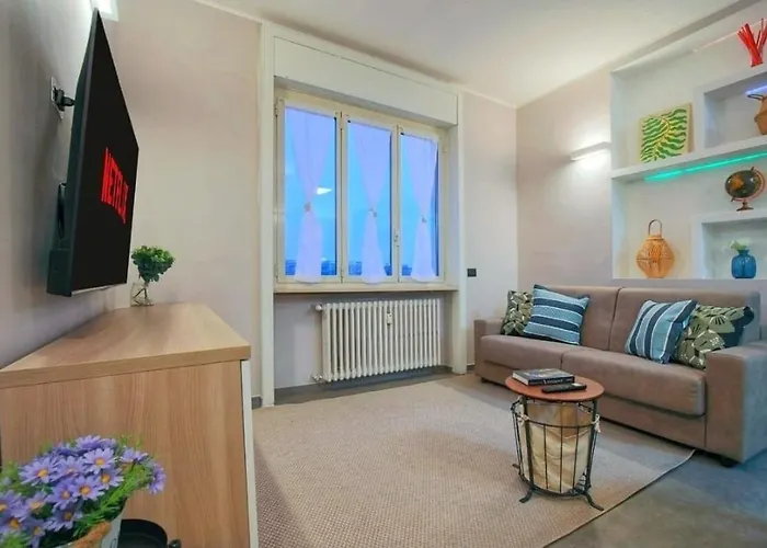 Wide & Bright 2 Bedroom Flat 50m From M4 Station *
