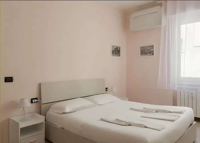 I-host - Della Torre 32 *