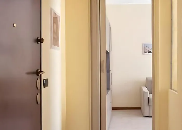 I-host - Della Torre 32 Milano