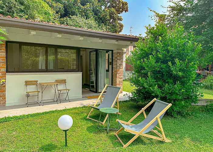 Corelli - Parking And Exclusive Garden Villa