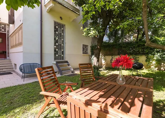 Contempora - Charming Liberty-style With Garden And Parking Near Life *