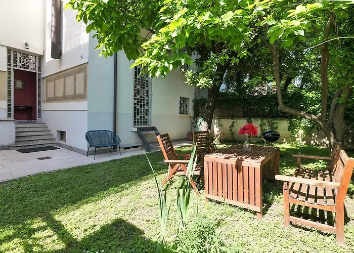 Contempora - Charming Liberty-style With Garden And Parking Near Life Mediolan