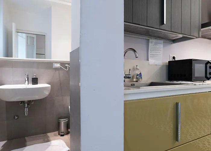 Dream Garden Center On Subway 10 Guest Milán