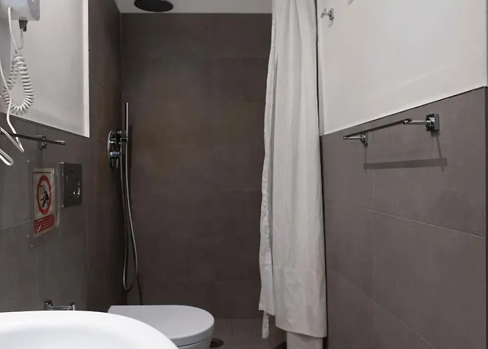 Dream Garden Center On Subway 10 Guest * Milán