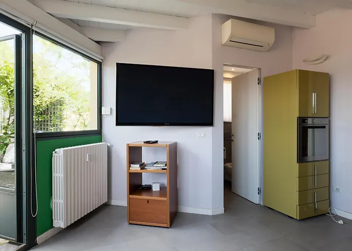 Dream Garden Center On Subway 10 Guest Apartmán