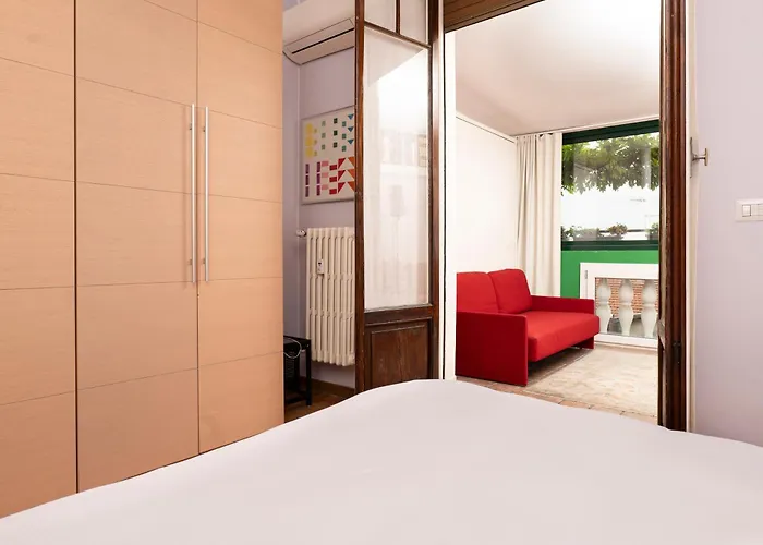 Dream Garden Center On Subway 10 Guest *