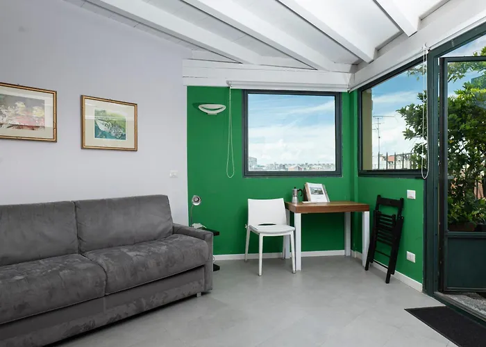 Dream Garden Center On Subway 10 Guest Apartmán