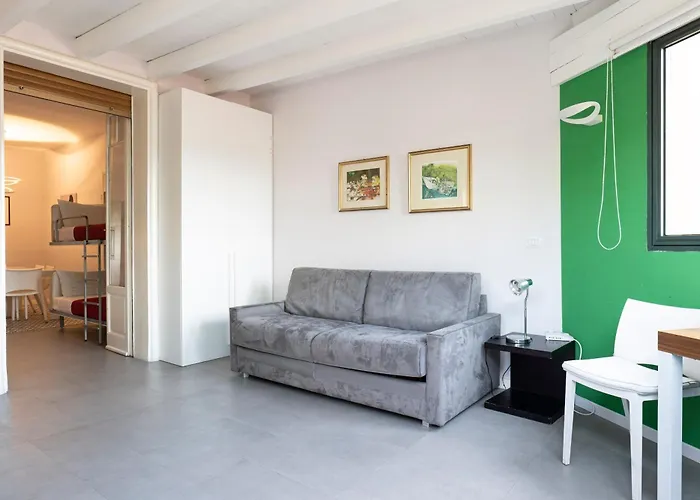 Dream Garden Center On Subway 10 Guest Apartmán