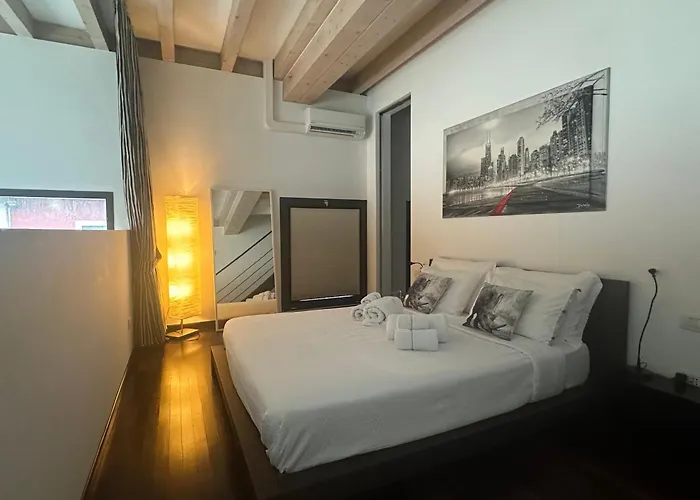 Red Lofty - Parcheggio Privato - 2 Fermate Da Rho Fiera, Mico E Bovisa *