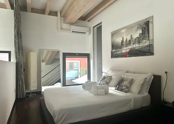 Red Lofty - Parcheggio Privato - 2 Fermate Da Rho Fiera, Mico E Bovisa