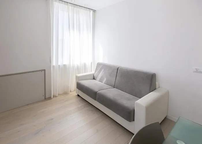 Two -rooms 10 Minutes Duomo By Metro *