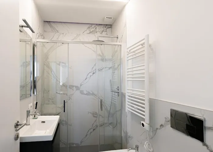 Two -rooms 10 Minutes Duomo By Metro דירה מילאנו
