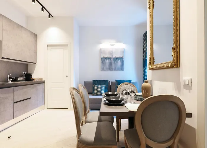 Duomo Luxury Tiffany With Balcony Apartament