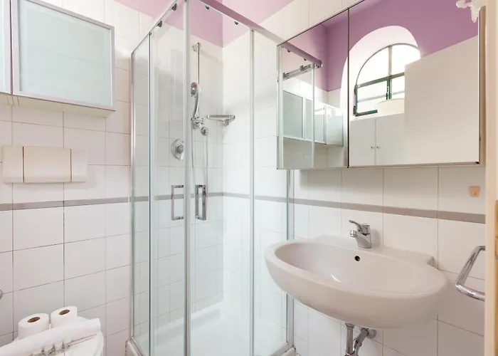 Guesthost - Isola Cosy Pink Daire Milano