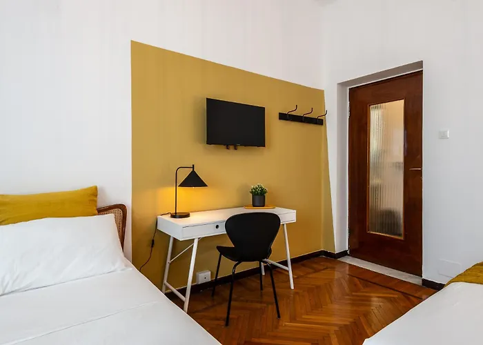 Stayeasy Melloni - 3 Rooms, 2 Baths - Center *