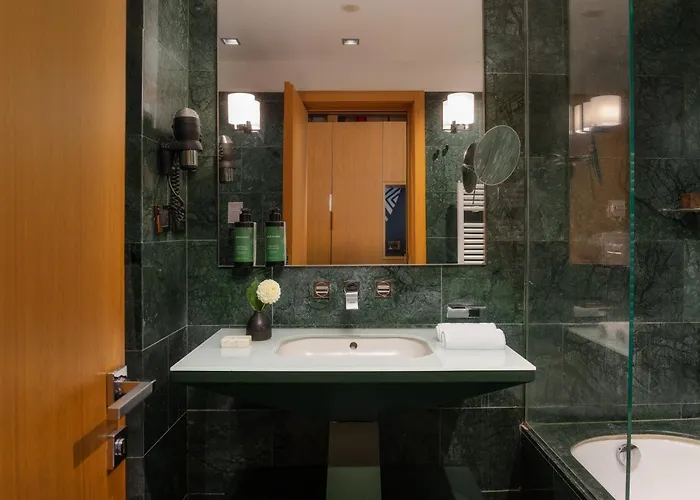 Crowne Plaza By Ihg Hotel