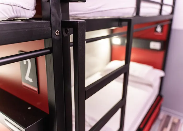 Yellowsquare Hostel *