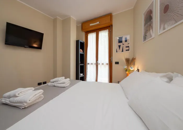 Apartament Spazio Breda - Free Parking, Private Garage, Metro M1, Balcony, 4 Guests Mediolan