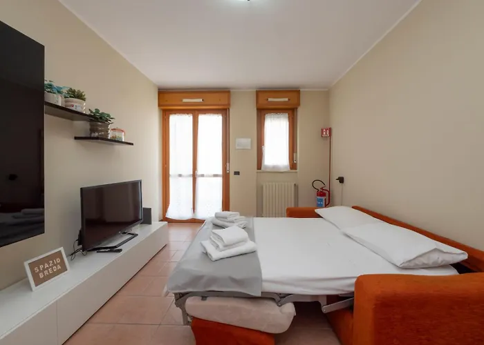 Spazio Breda - Free Parking, Private Garage, Metro M1, Balcony, 4 Guests Apartament *