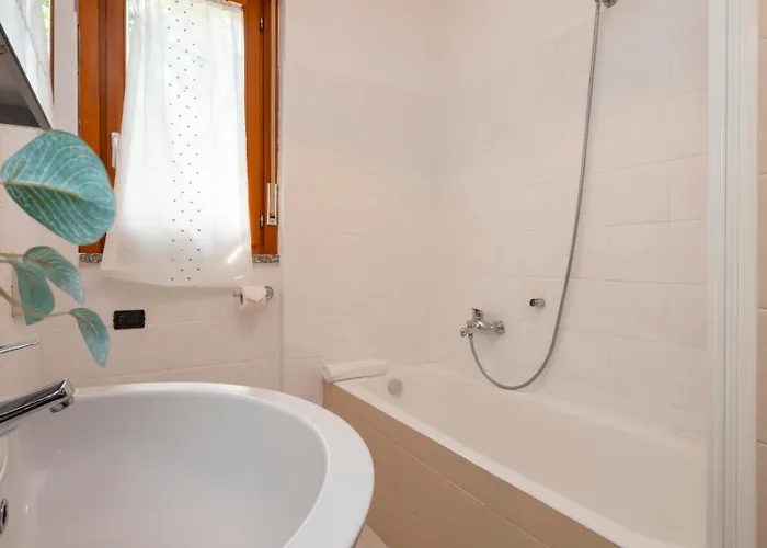 Spazio Breda - Free Parking, Private Garage, Metro M1, Balcony, 4 Guests Apartament Mediolan