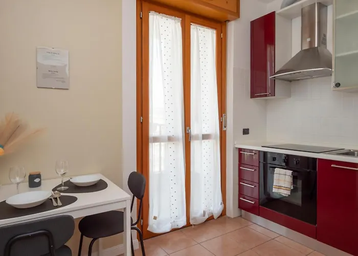 Daire Spazio Breda - Free Parking, Private Garage, Metro M1, Balcony, 4 Guests *